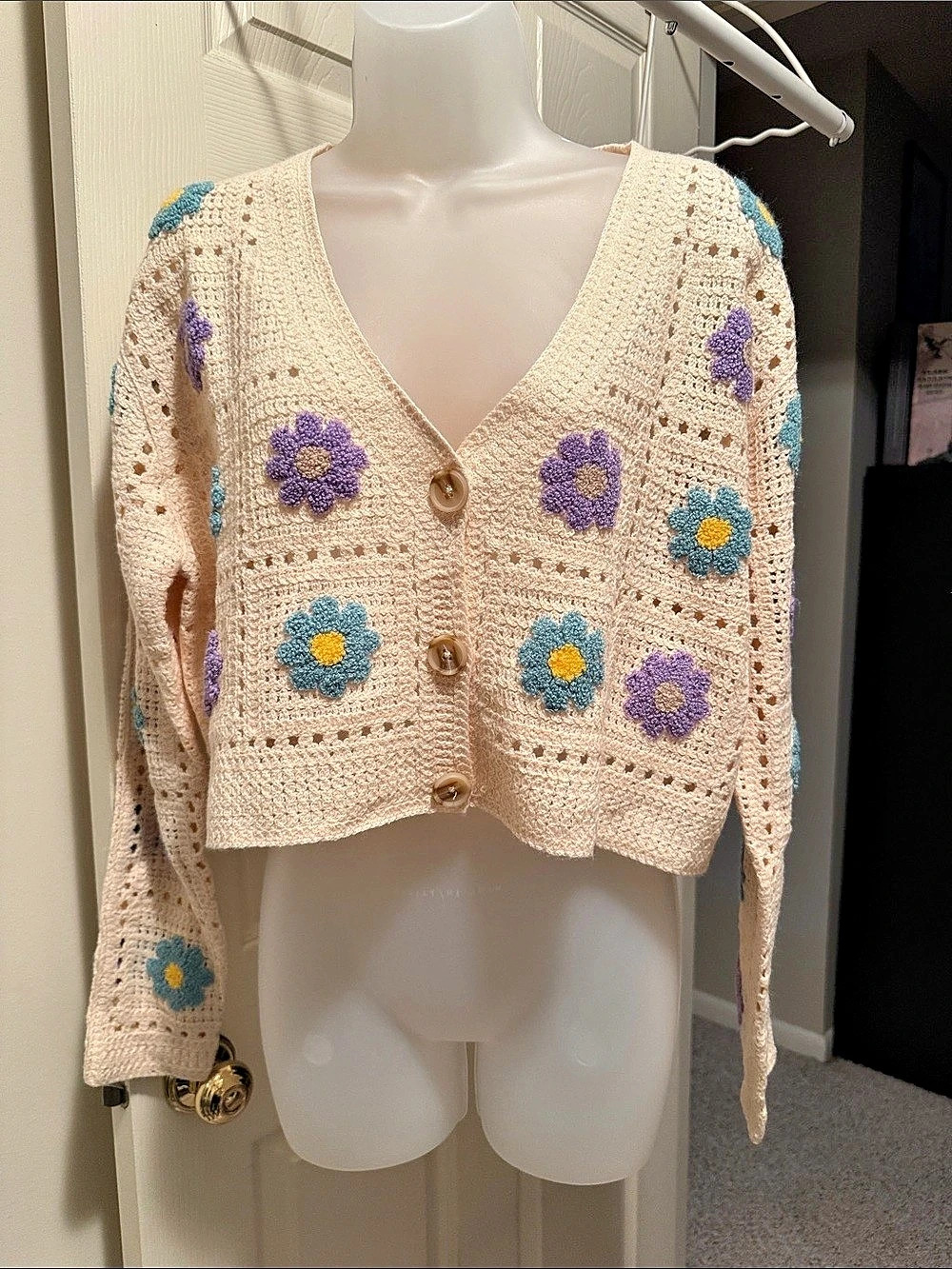 Mango Floral Cropped Cardigan in Cream Size Small NWT
